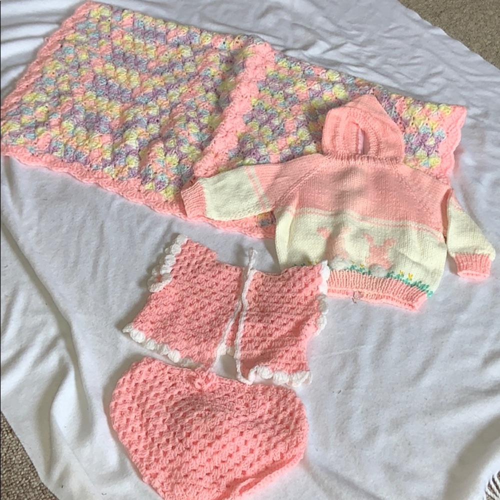 HANDMADE VINTAGE BABY GIRL CROCHET BLANKET &outfit